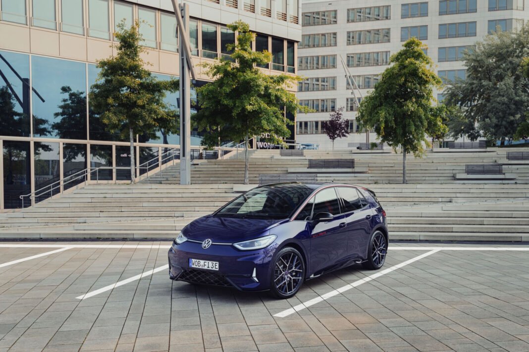 Powerful, iconic and individual: ID.3 GTX FIRE+ICE show car enters series production