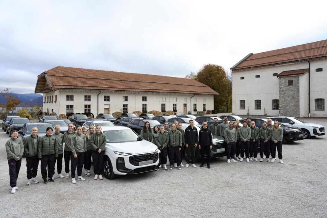 Dynamics meet team spirit: FC Bayern Munich women choose Audi Q3